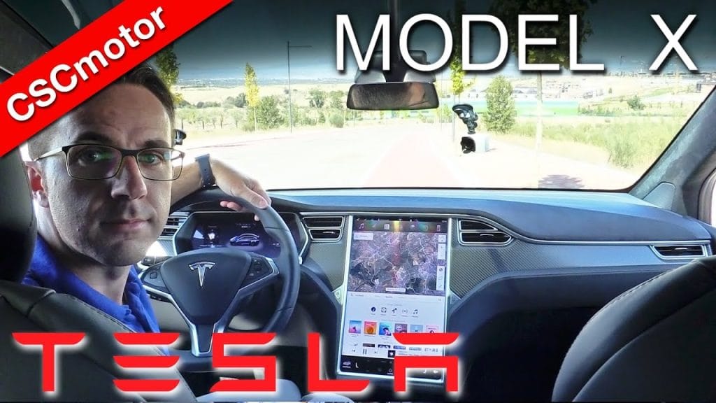 Model X y la Industria de la Moda: Estilo en la Carretera